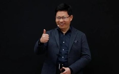 雷军盛赞华为Mate60 Pro：功能独特令人喜爱，折叠手机Mate X5同样惊艳