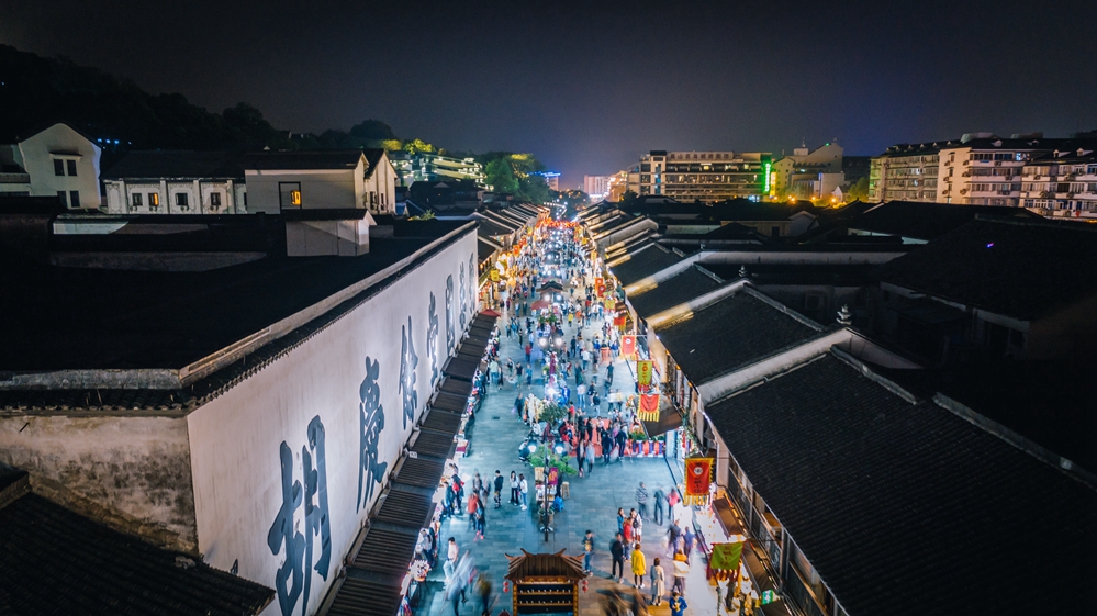 空投万千灯火！《和平精英》携手杭州清河坊开启祈福灯会