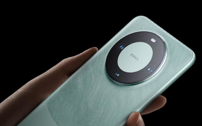 华为Mate60 Pro推送新版本 新增AI云增强功能 遥遥领先