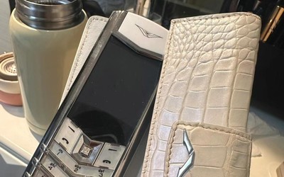 16万买的威图手机二手只值3000元 网友：就很难评