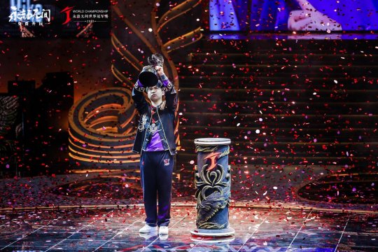 Mike获得劫杯单排冠军，丁磊邀请冠军团队杭州吃火锅